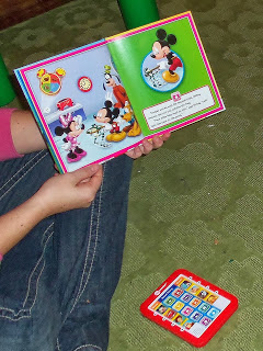 Childrens ME™ Reader & 8 Disney Book Set – Holiday Gift Guide